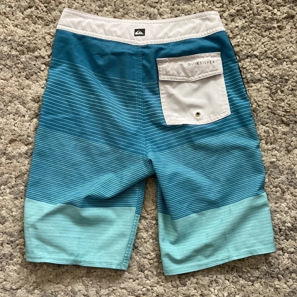 Quicksilver boys swim trunks size 23 blues and grey/off white pocket